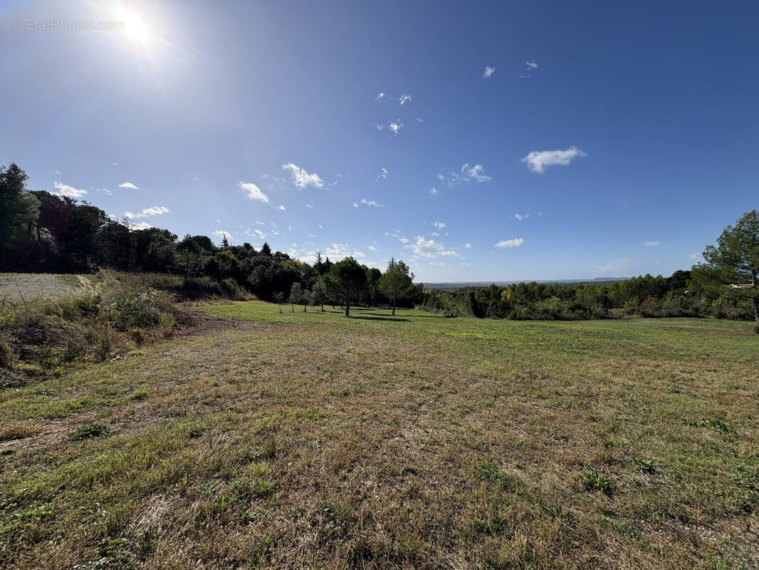 Terrain à CLARENSAC