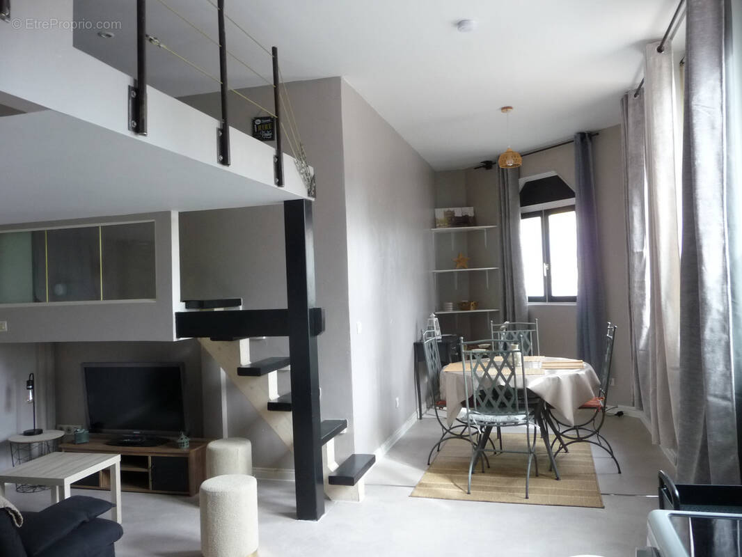 Appartement à MONTROND-LES-BAINS