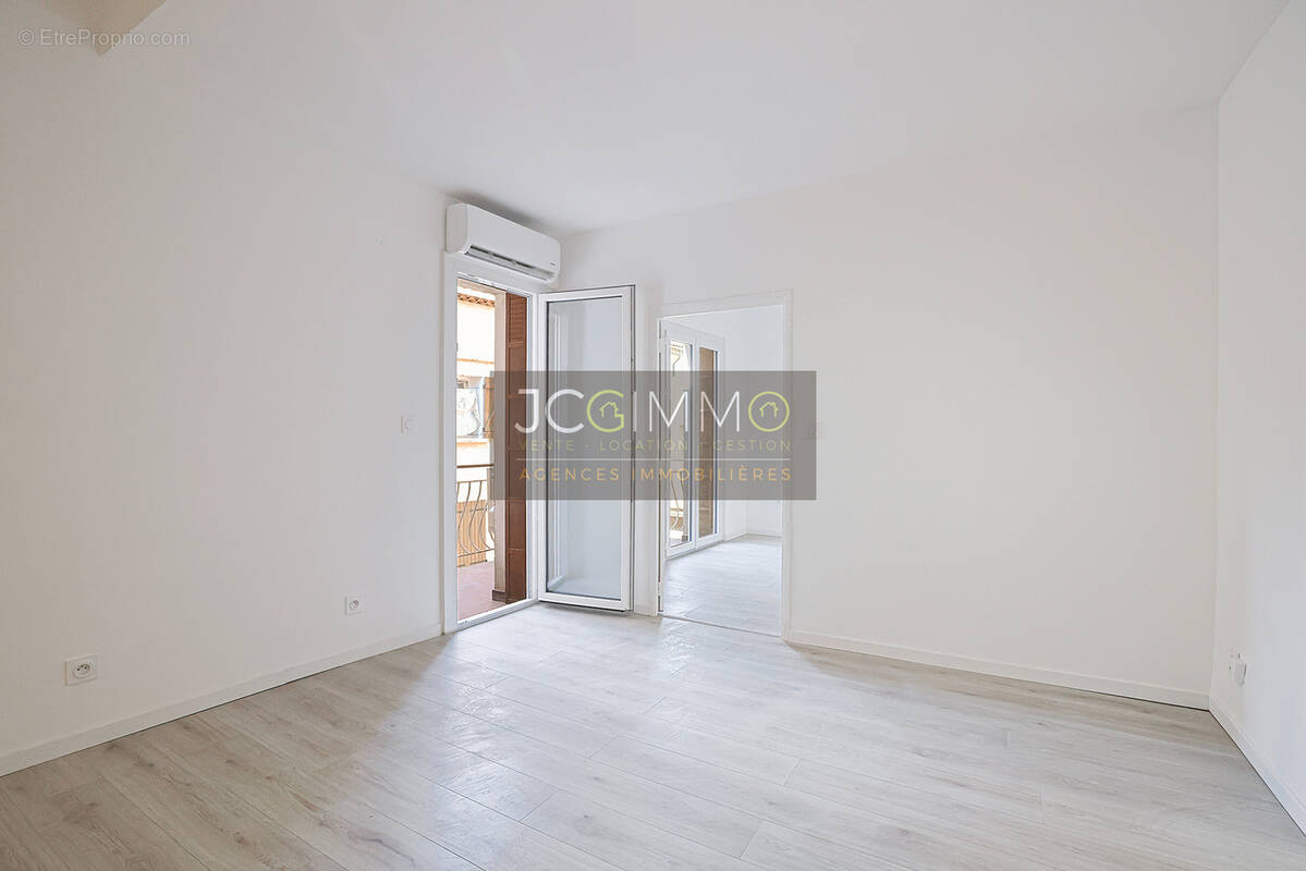 Appartement à SOLLIES-PONT