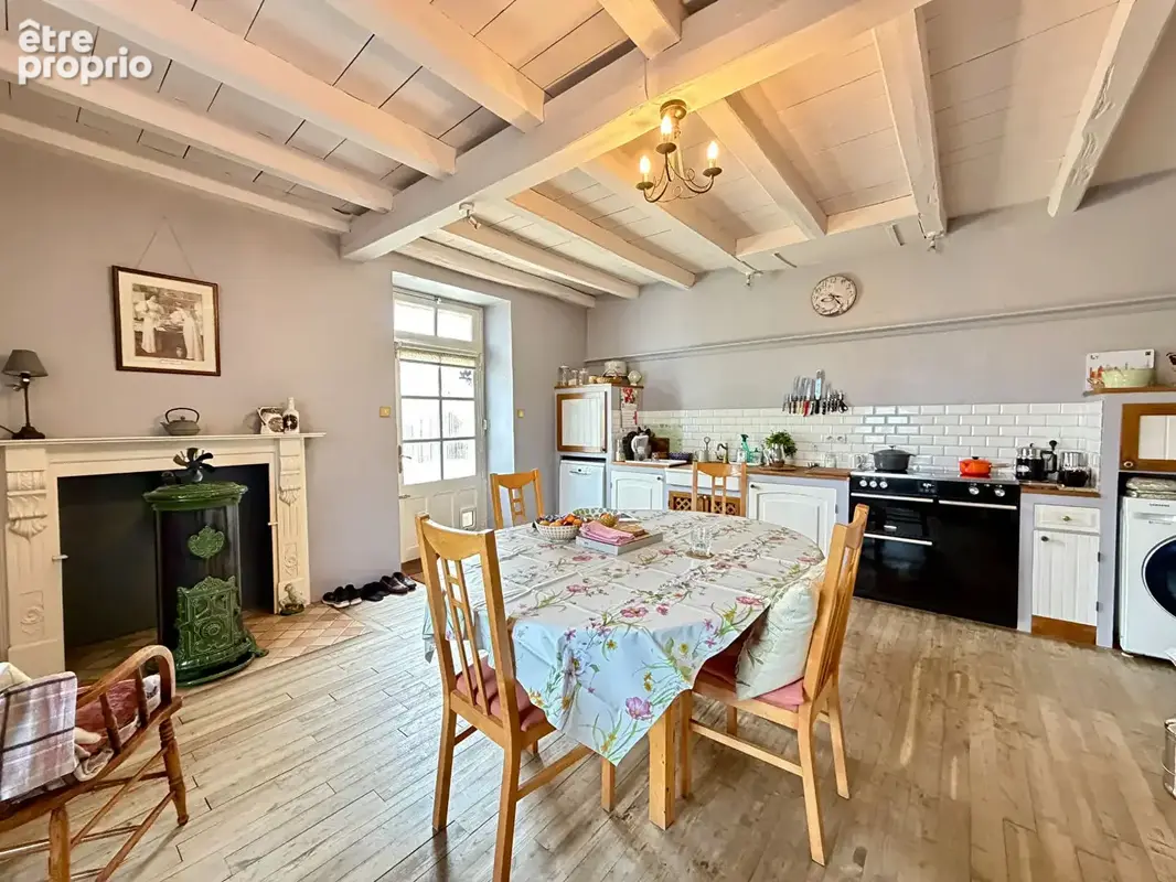 Superbe maison de maître rénovée de 4 chambres avec jardins paysagers, dépendances et maison du XVIIIe siècle à rénover - photo 4