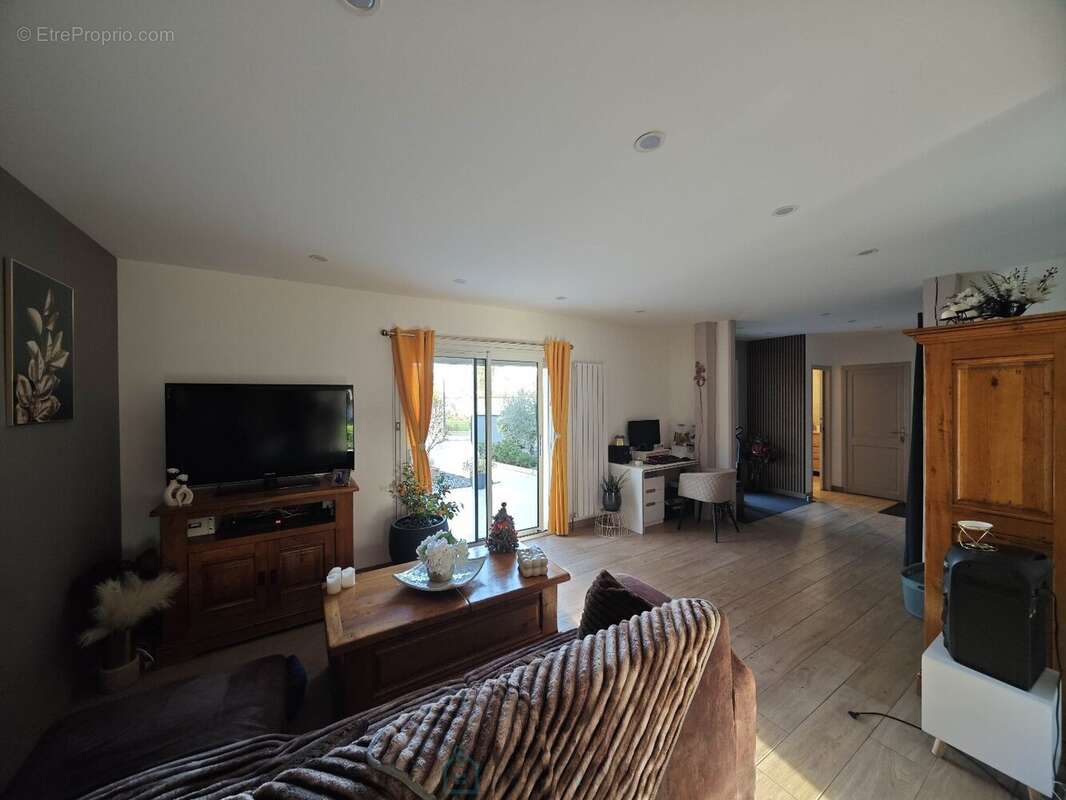 Maison à SAINT-SAUVEUR-SUR-ECOLE