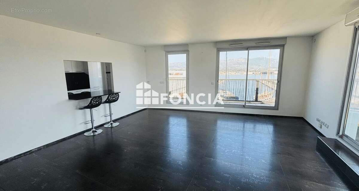La seyne sur mer - type 4 - 94m2 toit terrasse vue magnifique sur la rade de toulon garage ascenseur - photo 3