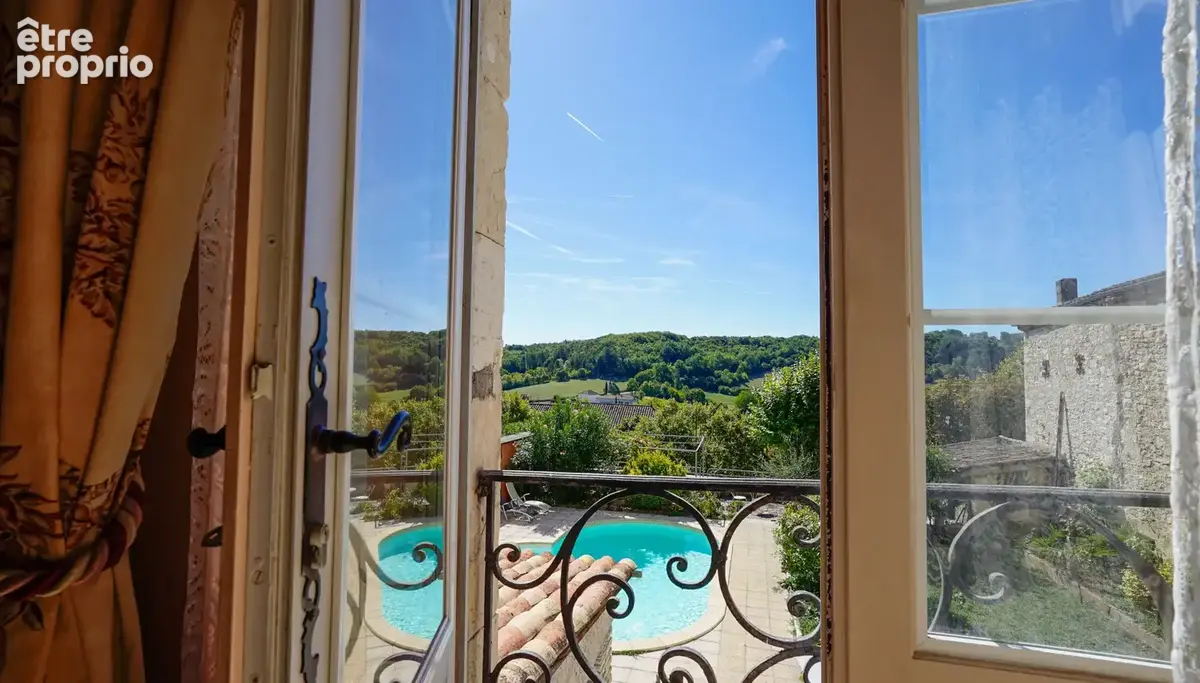 Magnifique maison bourgeoise 18 ème en coeur de village avec jardin, piscine et superbe vue - photo 17
