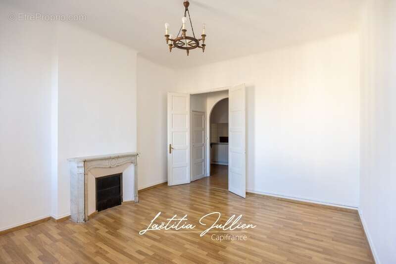 Appartement haussmannien 184.77 m² – 7 pièces – Intégralité du palier – Marseille 8ᵉ - PERIER - photo 9