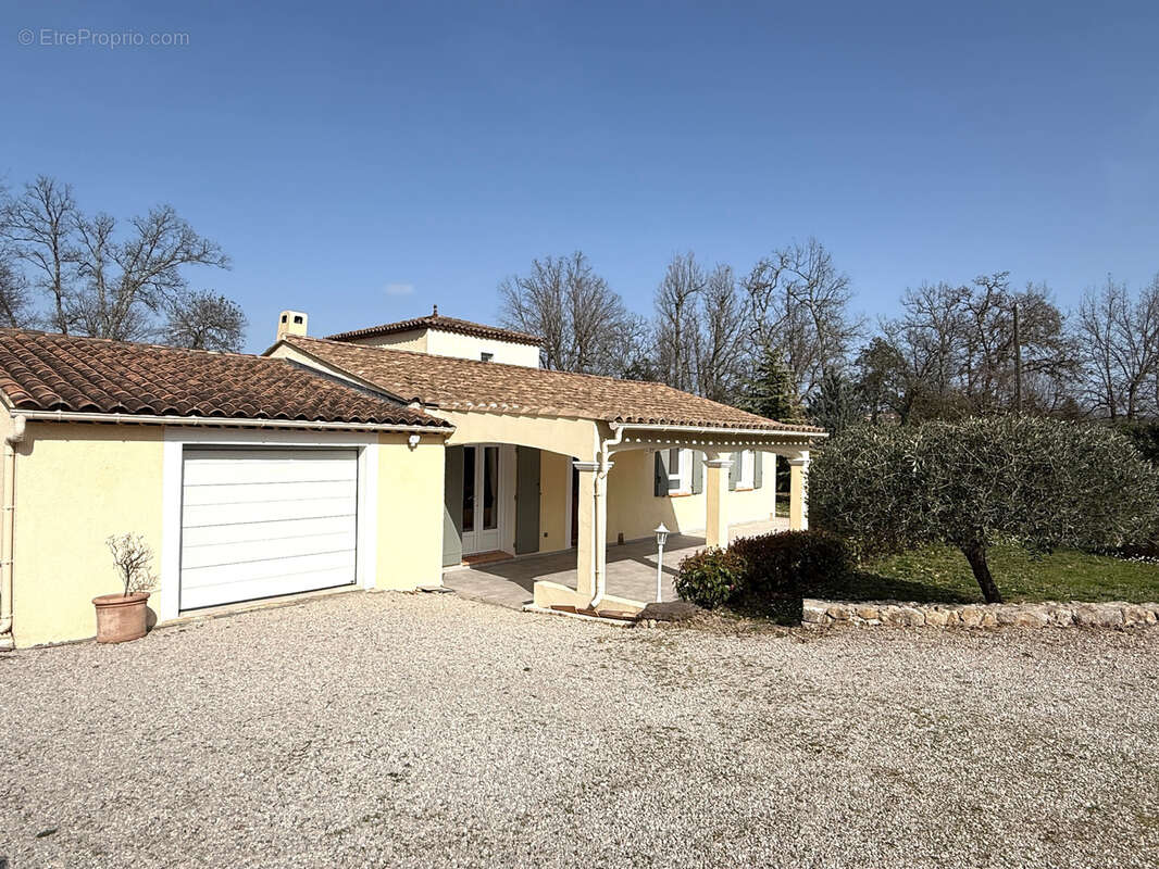 Maison à BAGNOLS-EN-FORET