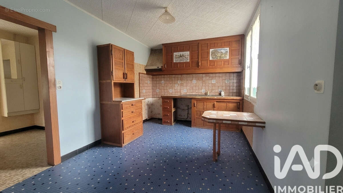 Maison 124 m² à Les Eglisottes-Et-Chalaures  - photo 4