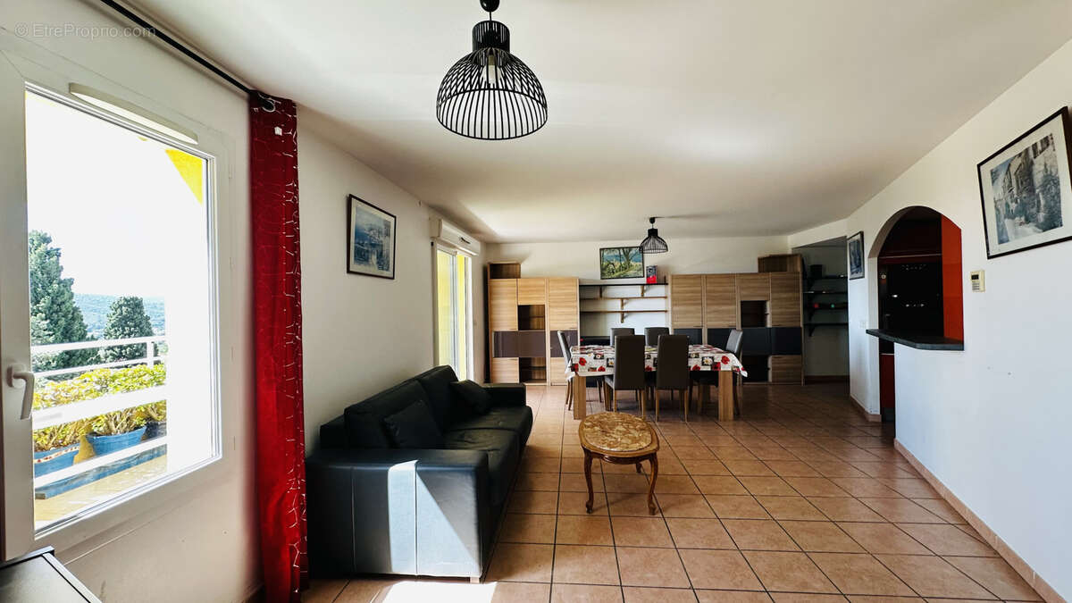 Appartement à BORMES-LES-MIMOSAS