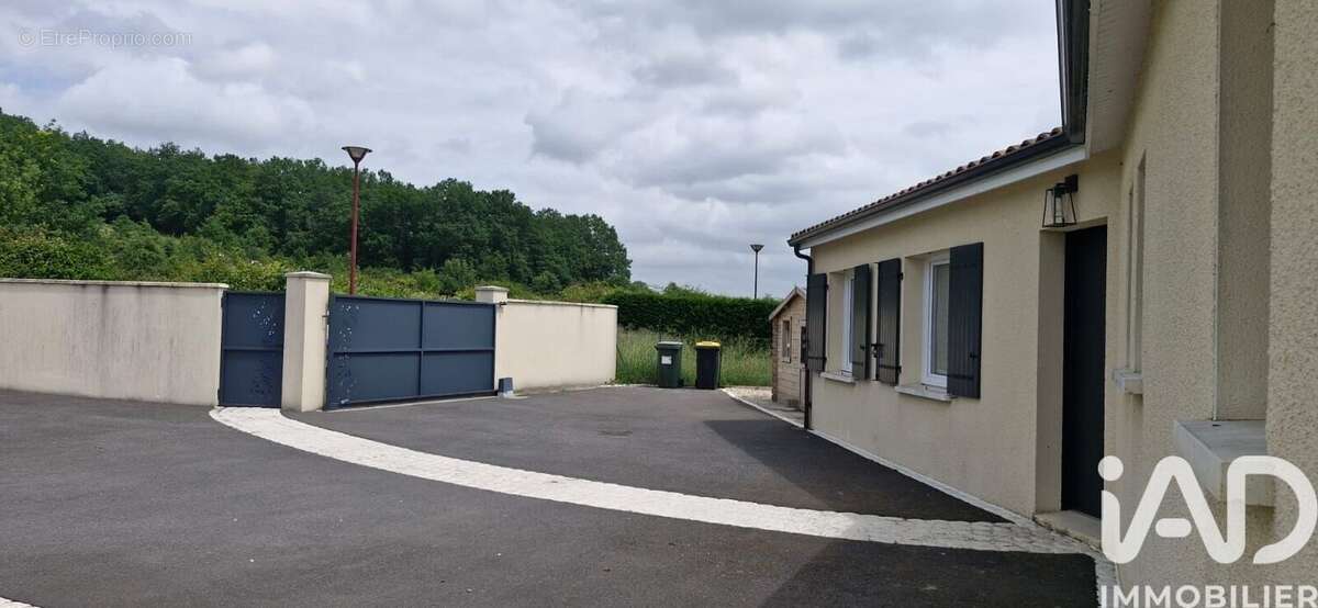 Photo 2 - Maison à LAMOTHE-MONTRAVEL