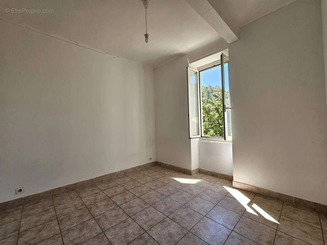 4 pièces 78,05 m² à rénover / Levens - possibilité studio indépendant - photo 7