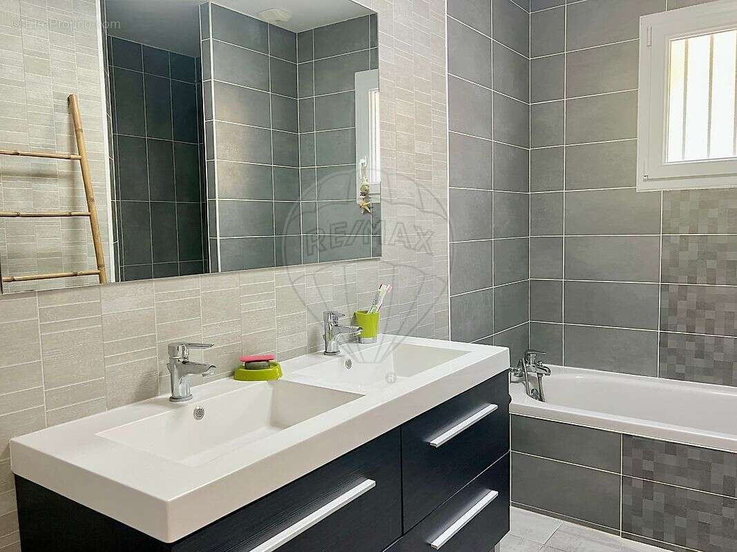 Maison à LES MATHES