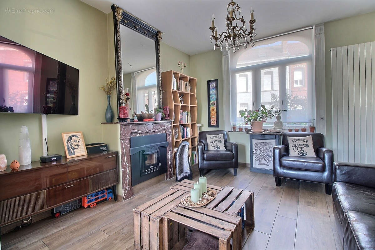 Maison semi-individuelle avec jardin, terrasse et passage latéral   4 chambres - photo 8