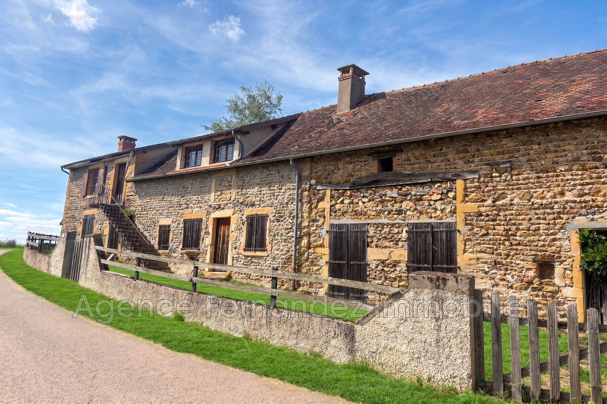 Maison à SEMUR-EN-BRIONNAIS