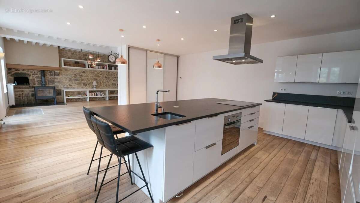 Maison à OUROUX-EN-MORVAN