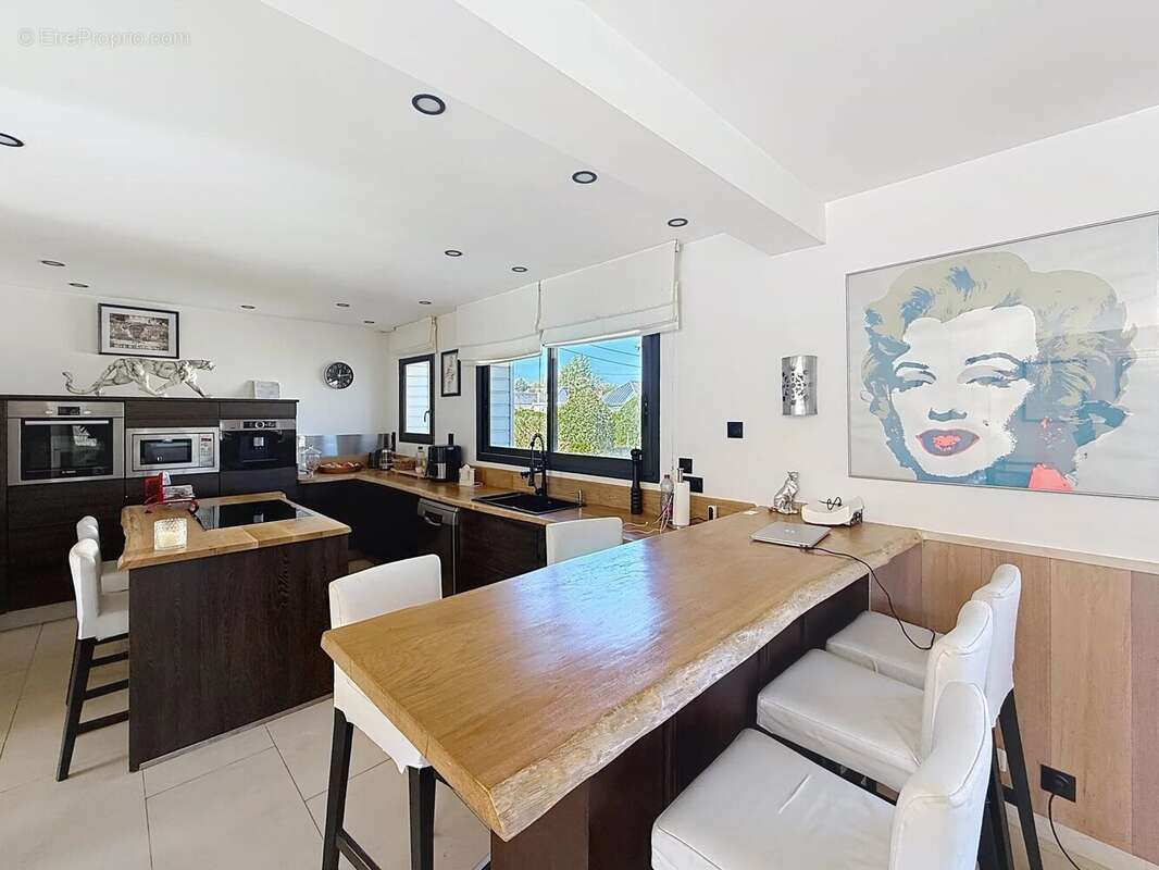 Vaste maison contemporaine dans un cadre verdoyant - photo 10