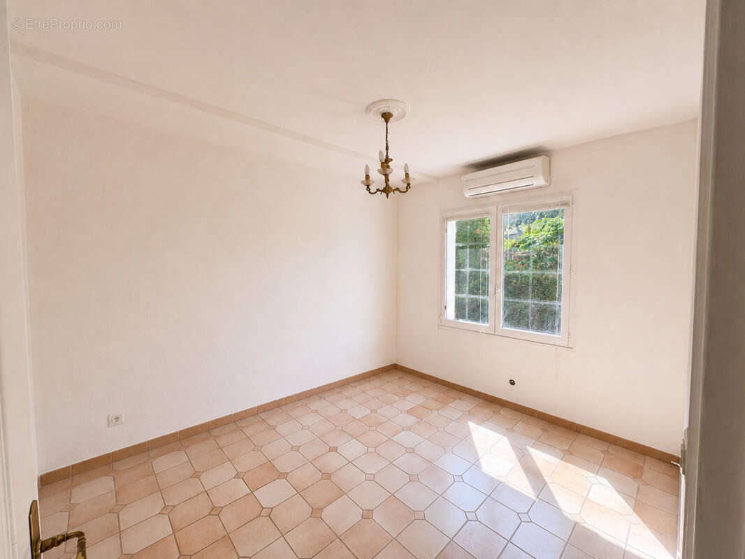 Propriété à rénover 8 pièces vue mer panoramique, 3 appartements et fort potentiel.  (20) - photo 7