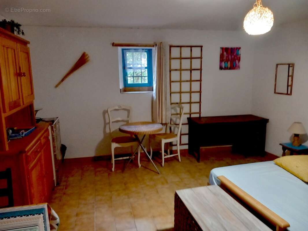 Maison de village avec terrasse tropézienne, vue dégagée et fort potentiel – Castelnau-de-Guers - photo 10