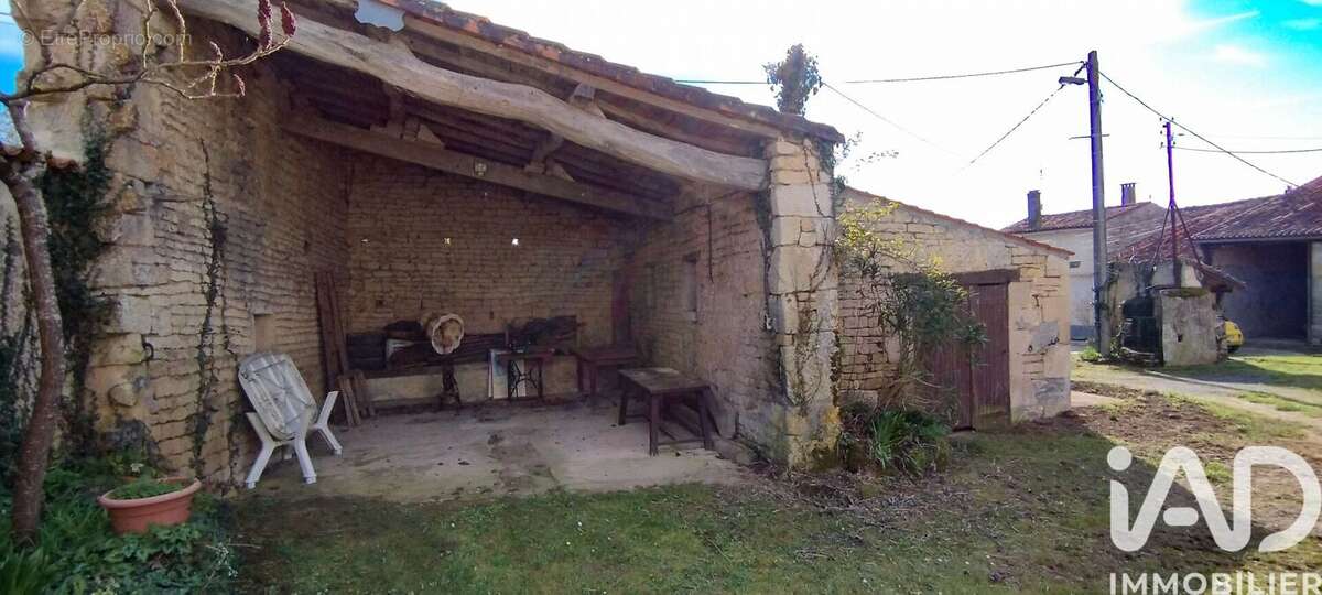 Maison 140 m² à Saint-Mande-Sur-Bredoire  - photo 3