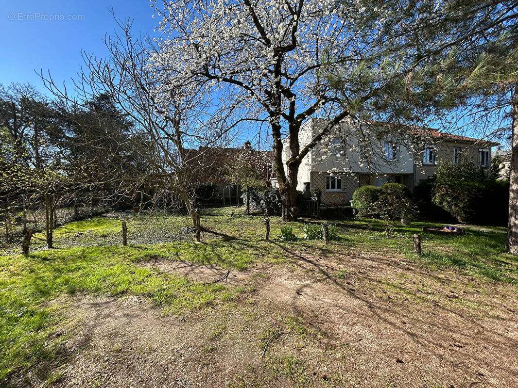 Maison à L'HAY-LES-ROSES