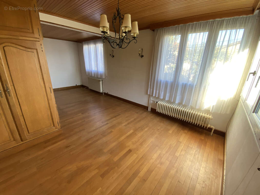 Maison à PARAY-VIEILLE-POSTE