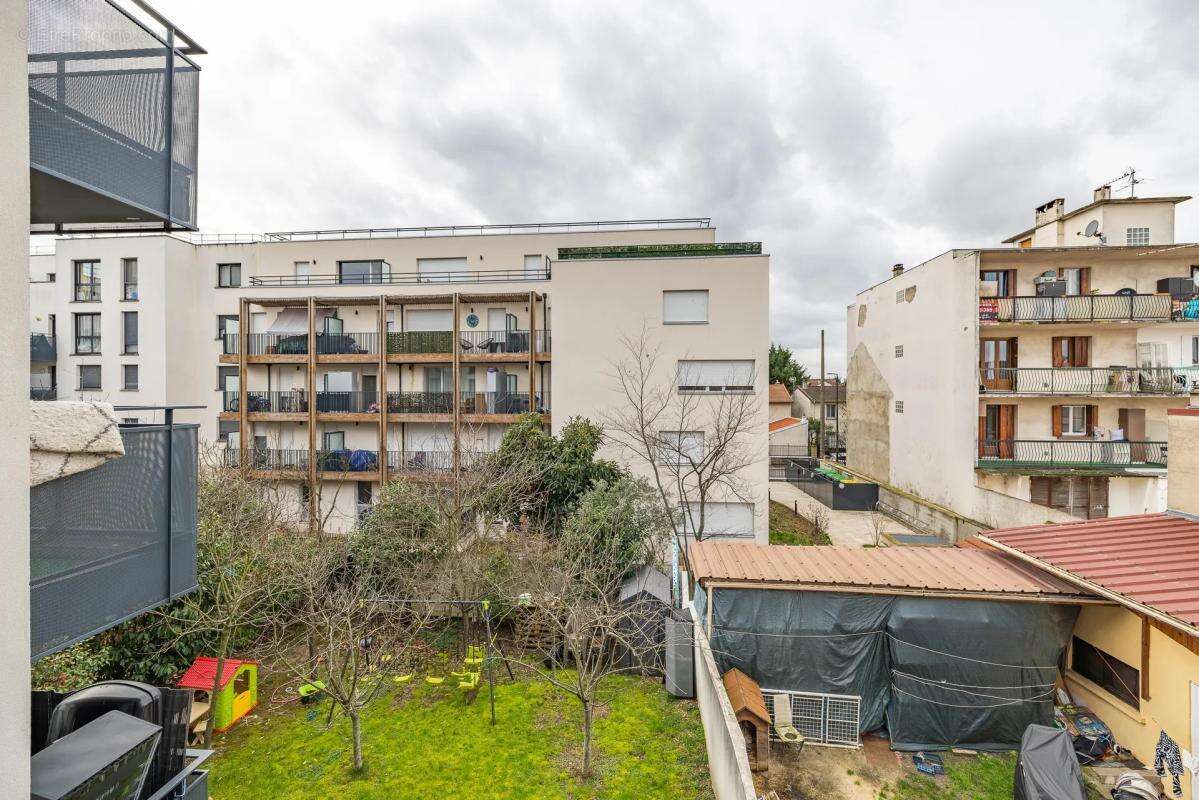 Appartement à LES PAVILLONS-SOUS-BOIS