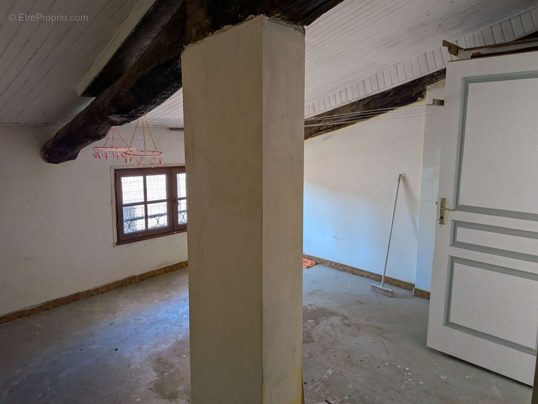 Maison à SOLLIES-TOUCAS