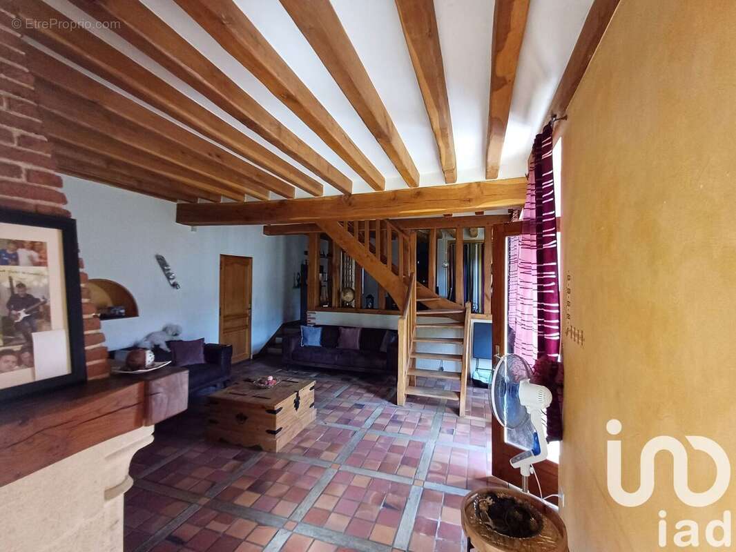 Maison 167 m² à La Brosse-Montceaux  - photo 3