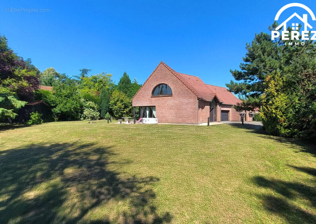 Maison à NEUVILLE-EN-FERRAIN