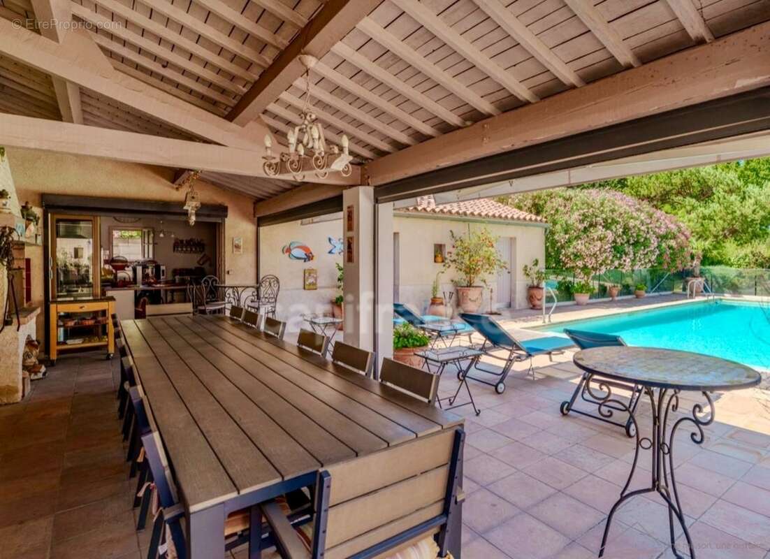 Propriete à vendre 11 pièces FONTVIEILLE (13) - photo 3