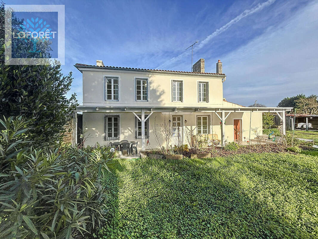 Maison à SAINT-GERMAIN-DE-LUSIGNAN