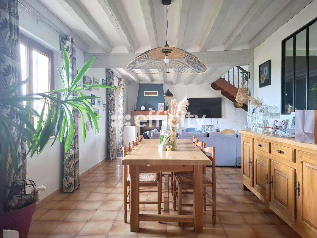 Maison à CONDE-SUR-HUISNE