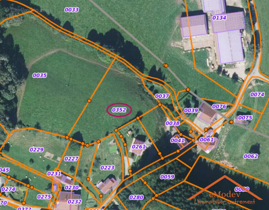 Terrain à LE VAL-D&#039;AJOL