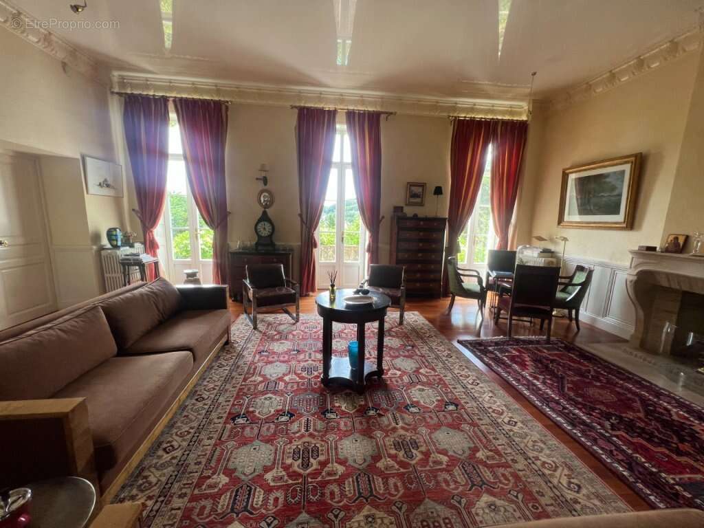 Maison à MONTCENIS