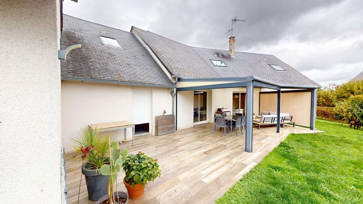 Maison à PARCAY-MESLAY