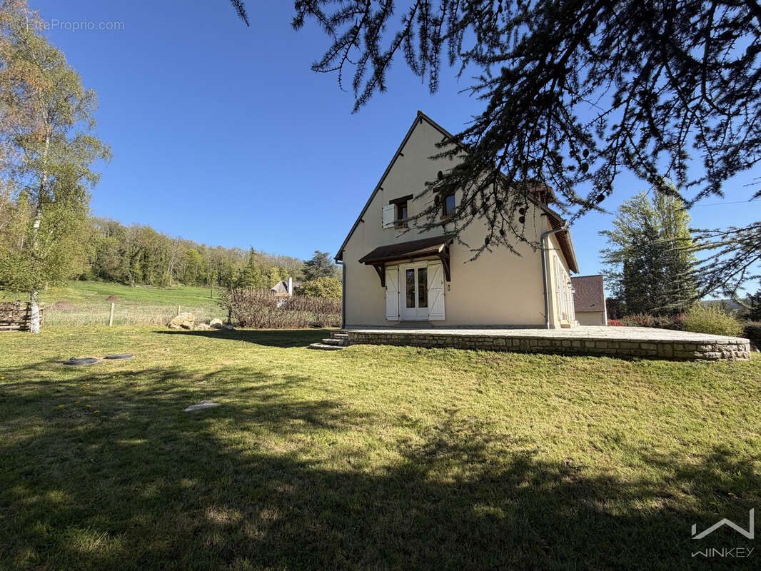 Maison familiale avec 5 chambres, sous-sol total et jardin. - photo 7