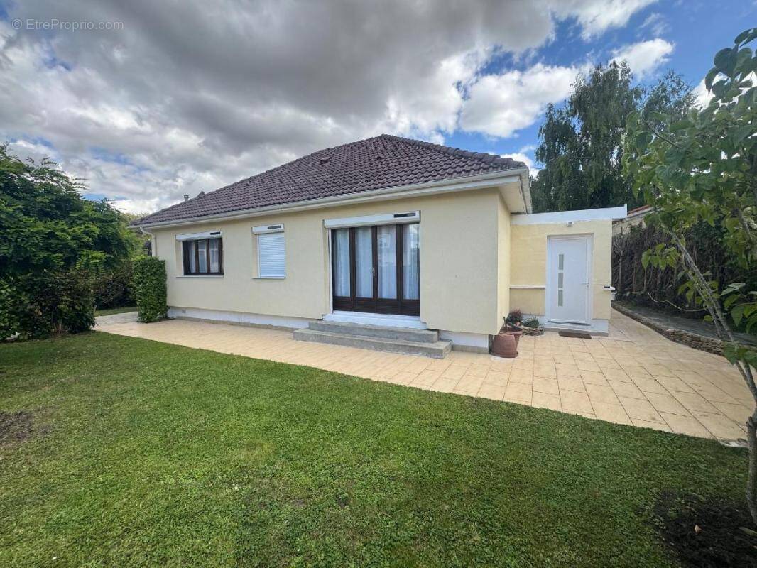 Maison à BELLEU