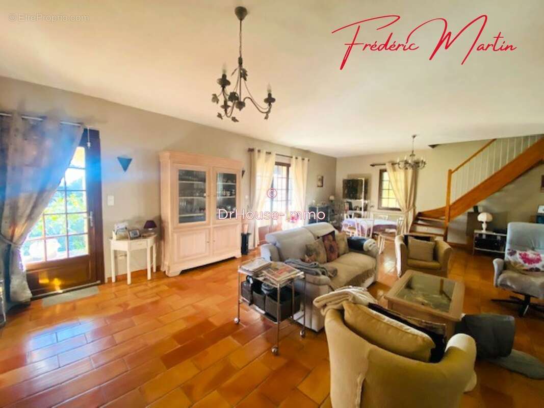 Maison 220 m² à Saint-Quentin-La-Poterie  - photo 8