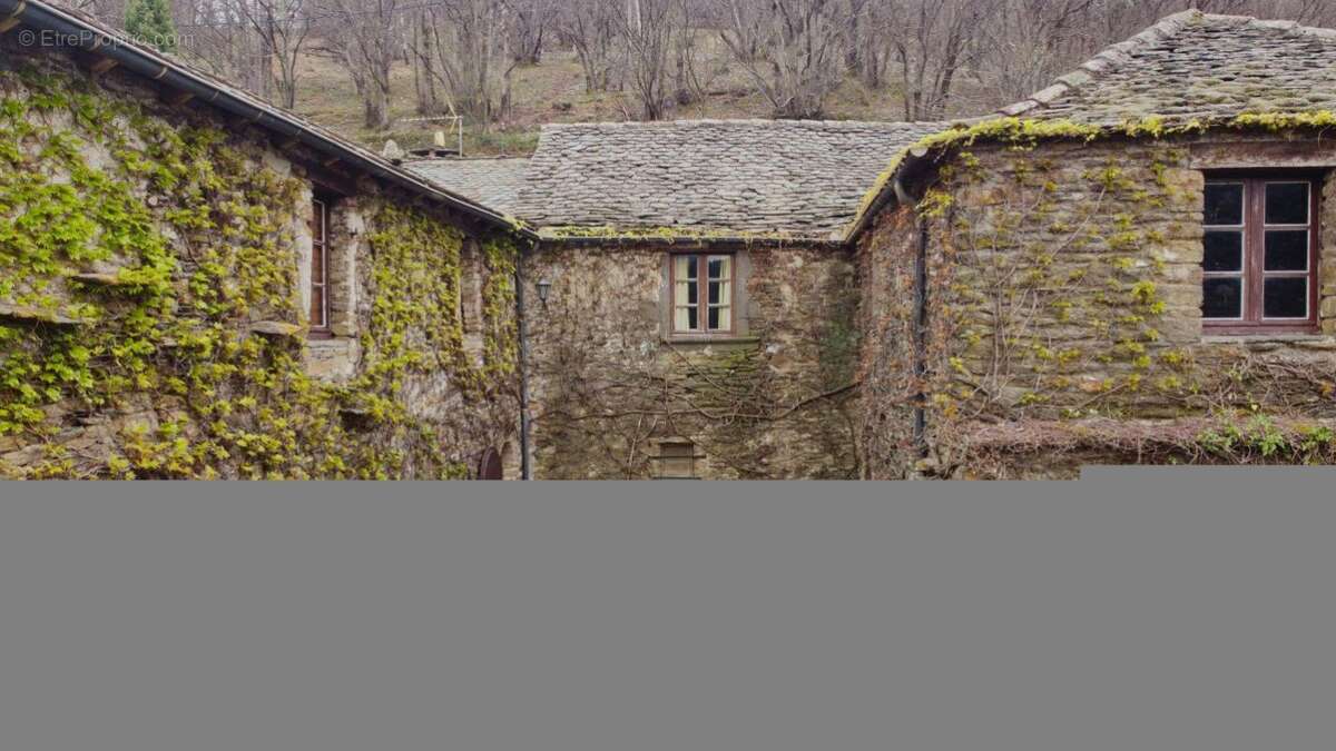 Maison à SAINT-GERMAIN-DE-CALBERTE