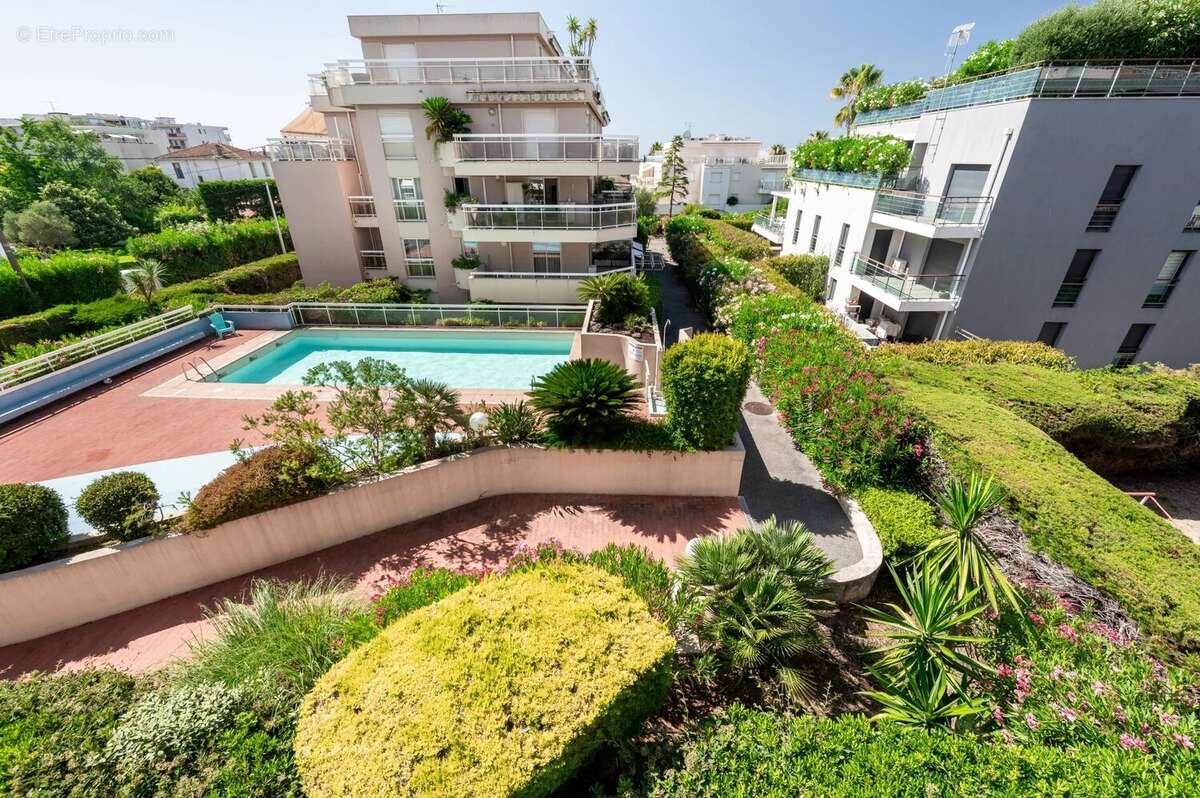 VENDU - Exclusivité  - JUAN-LES-PINS - Magnifique 3P avec terrasse de 40m² - piscine - parking en sous sol - à 150 m des plages - photo 17