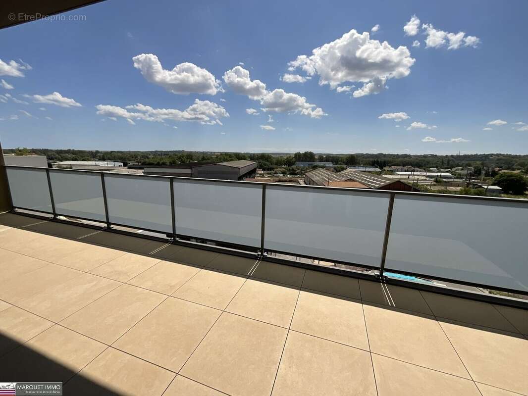 APT T4 offrant 92 m² avec terrasse 20 m² et parking au 7° et dernier étage avec ascenseur... - photo 8