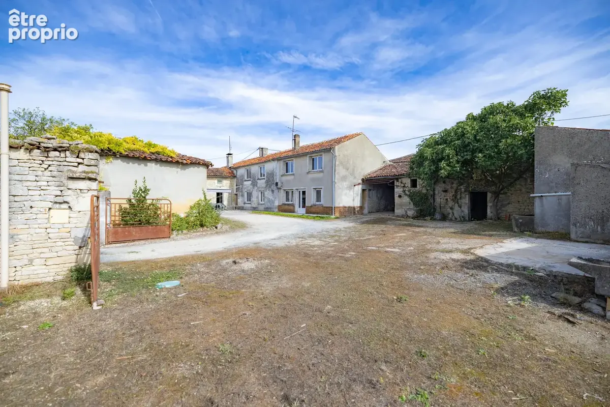Ensemble immobilier de caractère à Brie-sous-Matha, aux portes de Cognac - photo 2