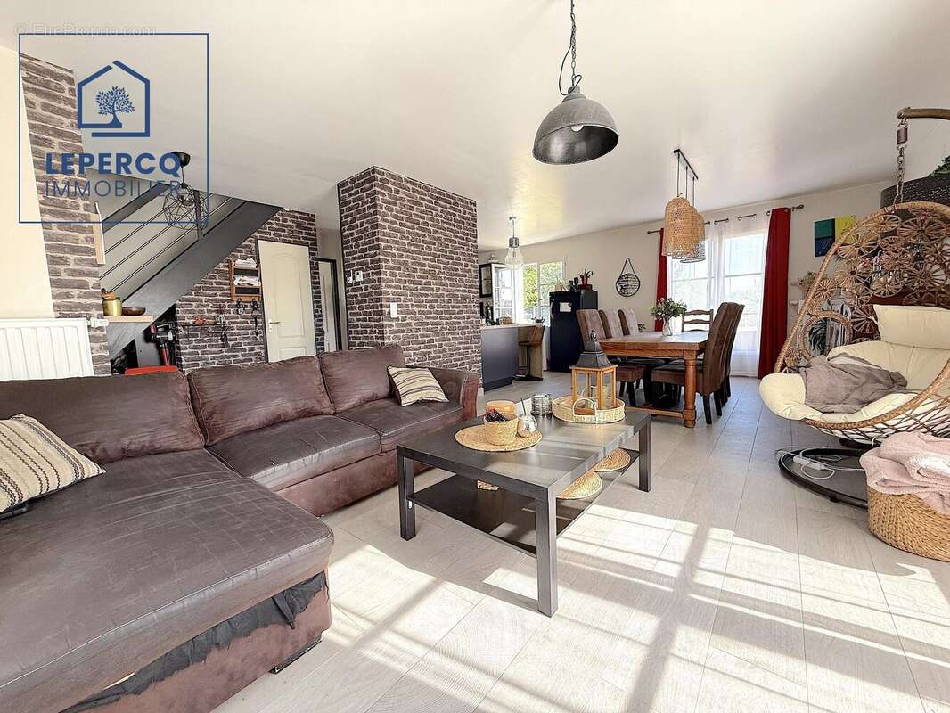 Maison 6 pièces 140 m² - photo 2