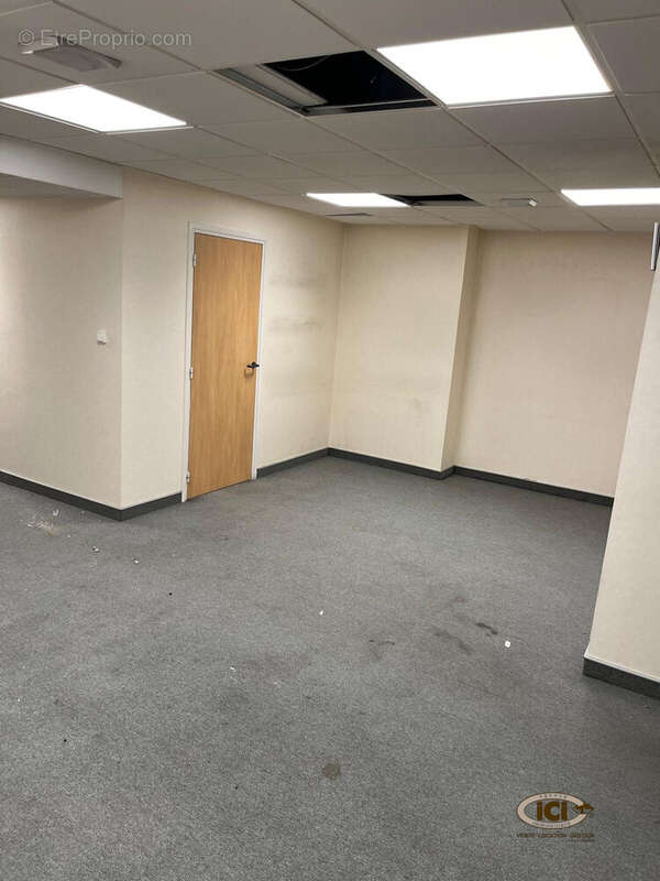 Commerce à VILLE-LA-GRAND