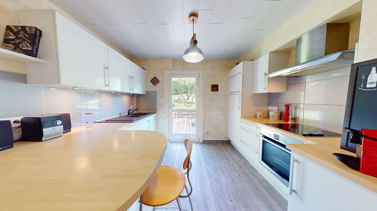 Maison bien située à Montbéliard, avec vue sur le Stade Bonal - photo 8