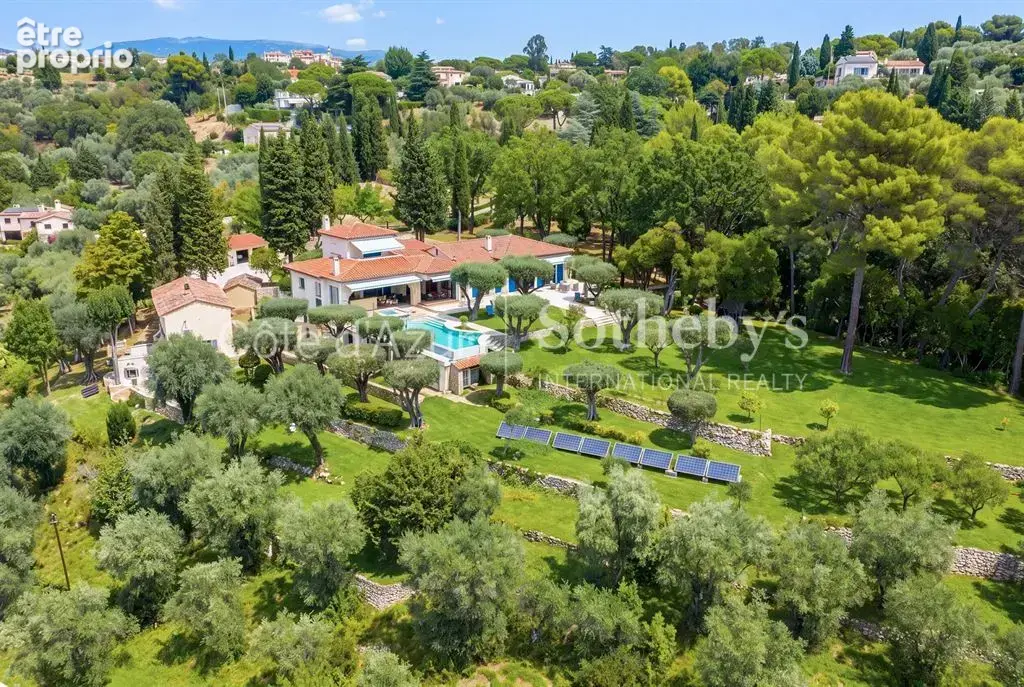 Grasse, vaste propriété familiale avec deux maisons, piscine à débordement et vue mer - photo 17