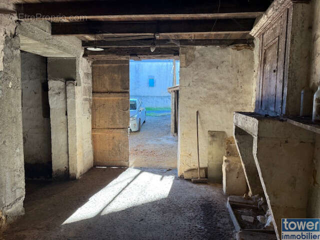 Maison à SAINT-SORLIN-DE-CONAC
