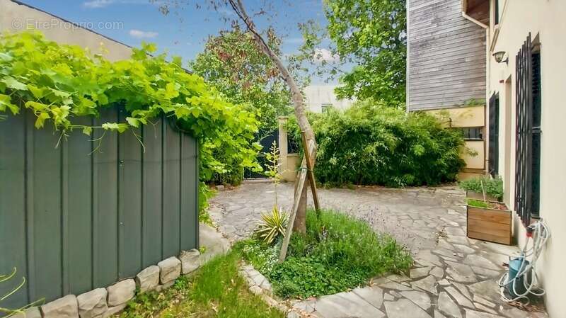 Montreuil-A vendre maison 5p-Parfait état-3/4 chambres-122m2 au sol-Terrasse,jardin,cour,balcon-Garage-11mn métro L9 - photo 7
