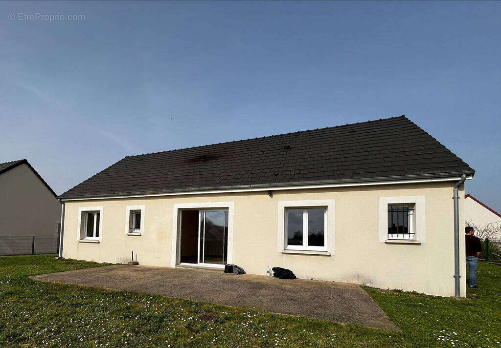 Maison à LA CHAPELLE-SAINT-URSIN