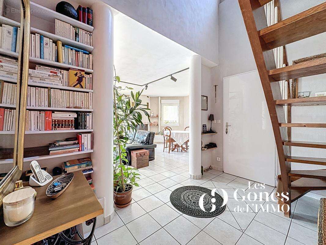 Maison à SAINT-GENIS-LES-OLLIERES