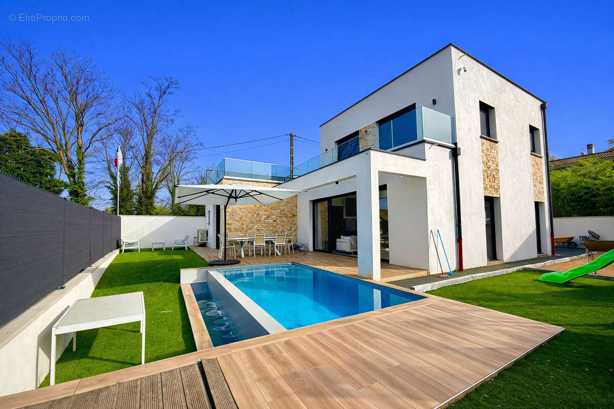 Maison à GENAY