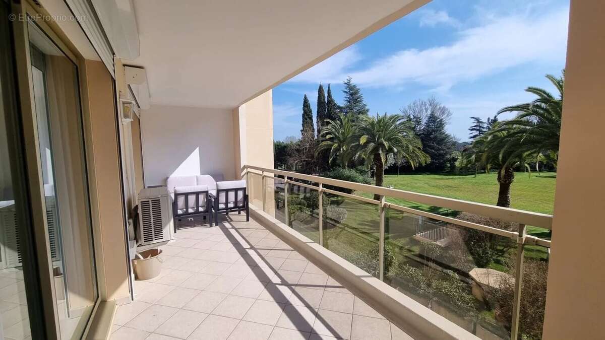 Appartement à MANDELIEU-LA-NAPOULE